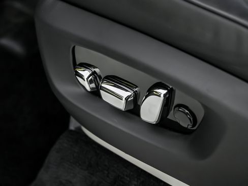 Used 2022 Rolls-Royce Cullinan w/ Dark Exterior Package image 26