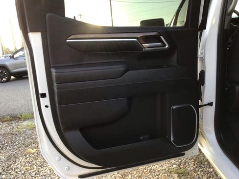 Used 2023 Chevrolet Silverado 1500 LT AWD/4WD image 8