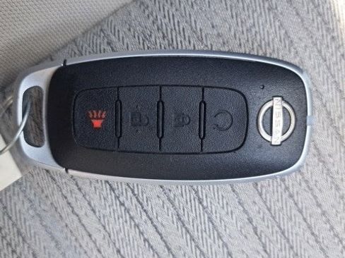 Used 2023 Nissan Rogue SV image 19