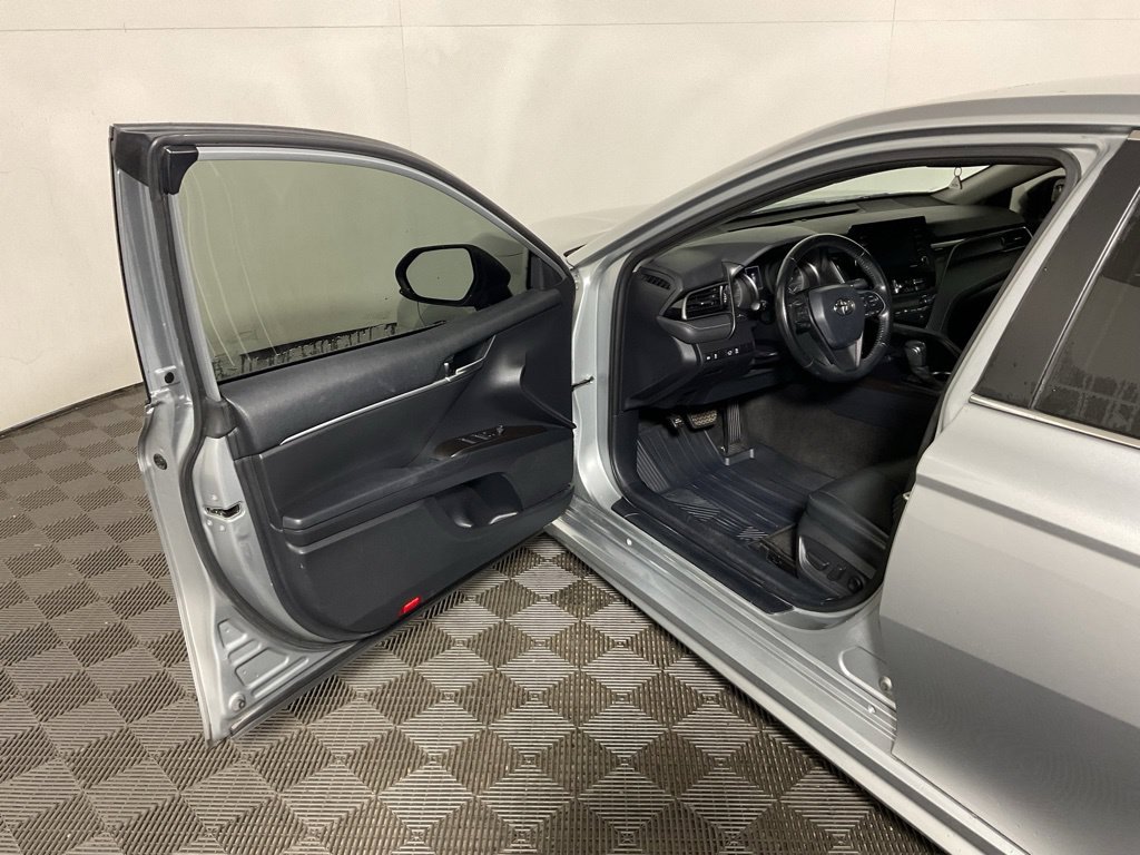 Used 2021 Toyota Camry SE FWD image 17