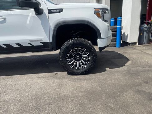 Used 2021 GMC Sierra 1500 Elevation w/ X31 Off-Road Package AWD/4WD image 10