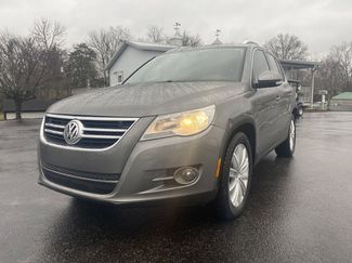 Used 2011 Volkswagen Tiguan SE image 1