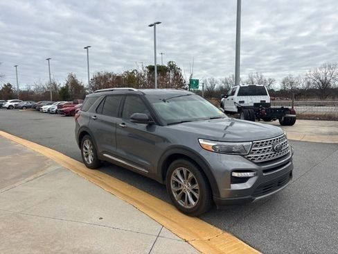 Used 2022 Ford Explorer Limited w/ Equipment Group 301A image 7