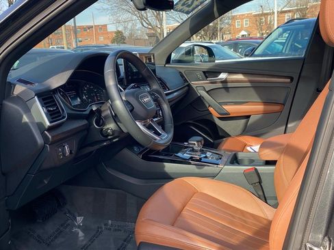 Used 2023 Audi Q5 2.0T Premium w/ Convenience Package image 4