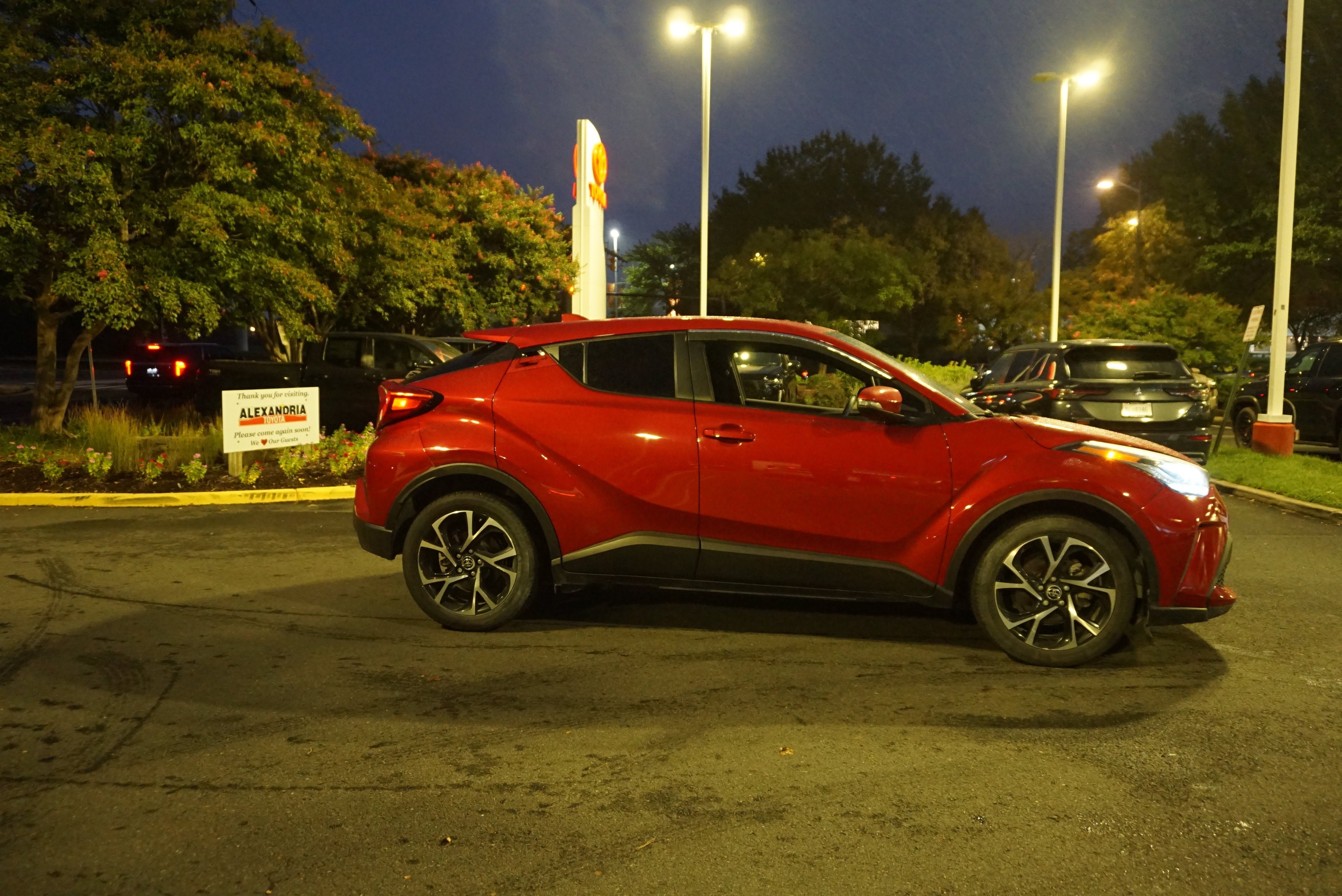 Used 2021 Toyota C-HR XLE FWD image 3