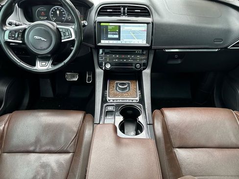 Used 2017 Jaguar F-PACE S AWD/4WD image 13