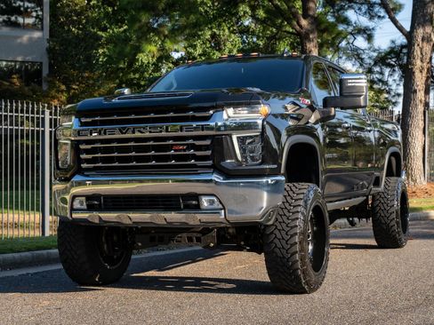 Used 2021 Chevrolet Silverado 2500 LTZ AWD/4WD image 2