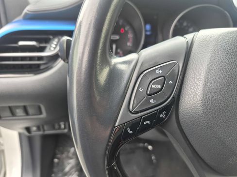 Used 2019 Toyota C-HR XLE FWD image 15