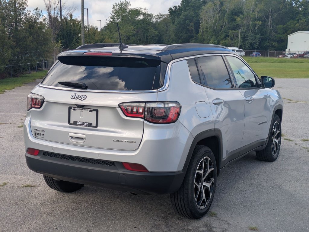 Used 2025 Jeep Compass Limited AWD/4WD image 3