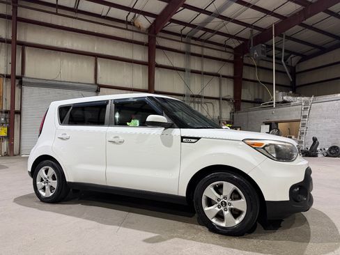 Used 2018 Kia Soul w/ Convenience Package FWD image 3