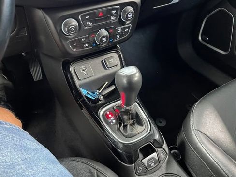 Used 2021 Jeep Compass Limited w/ Sun and Sound Group FWD image 28