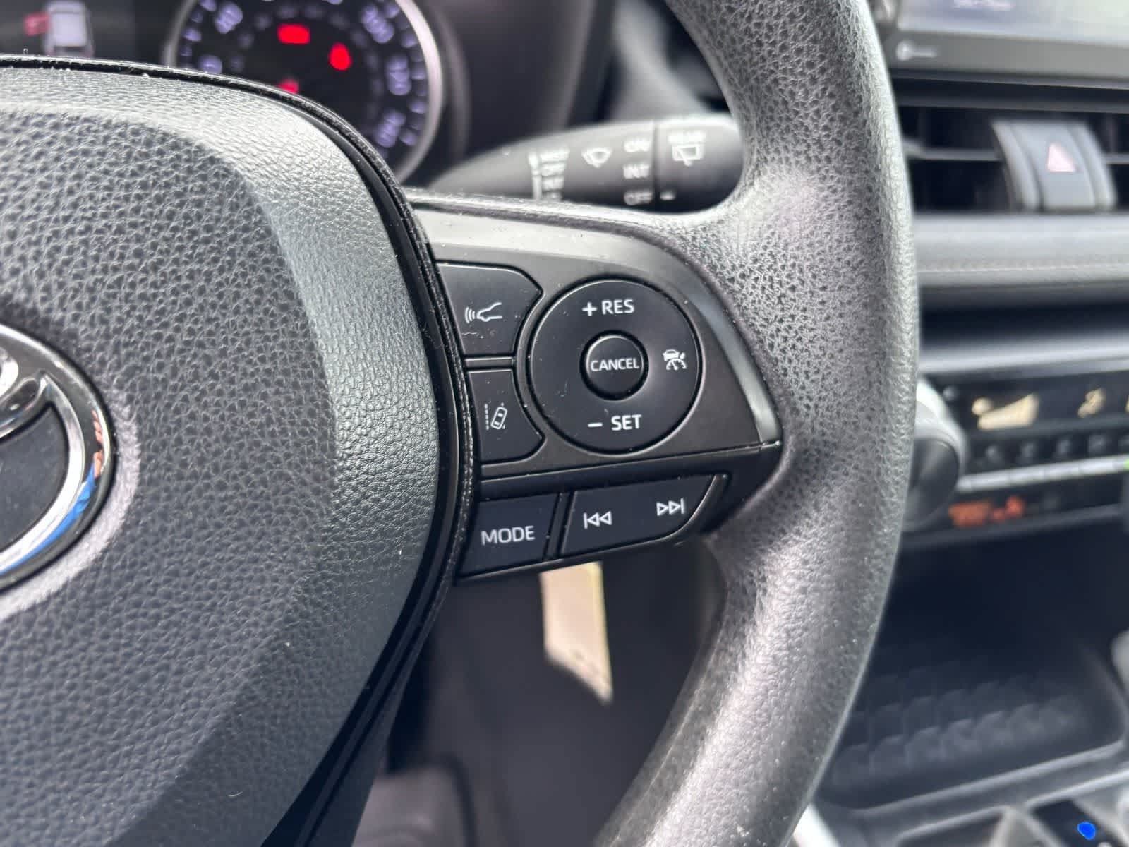 Used 2022 Toyota RAV4 LE FWD image 19