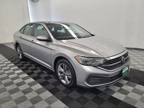 Used 2024 Volkswagen Jetta SE FWD image 13