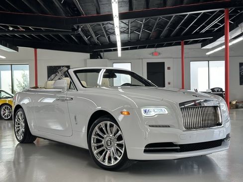 Used 2020 Rolls-Royce Dawn image 8