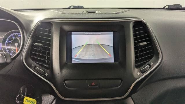 Used 2020 Jeep Cherokee Latitude AWD/4WD image 30