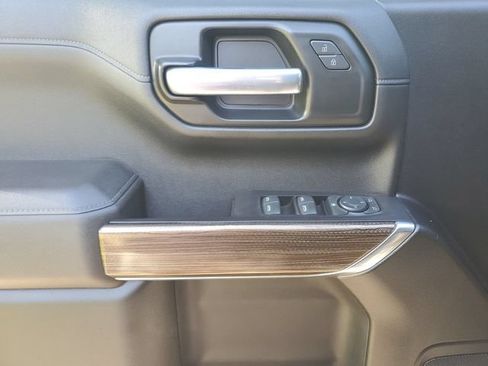 Used 2021 Chevrolet Silverado 1500 LT Trail Boss w/ Convenience Package II AWD/4WD image 18