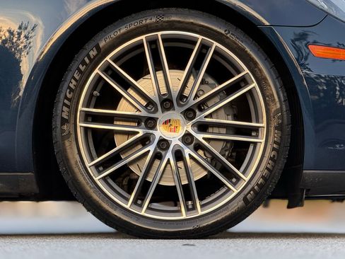 Used 2018 Porsche Panamera 4S image 20