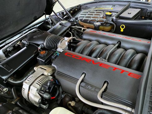 Used 1998 Chevrolet Corvette Coupe w/ Roof Pkg image 15