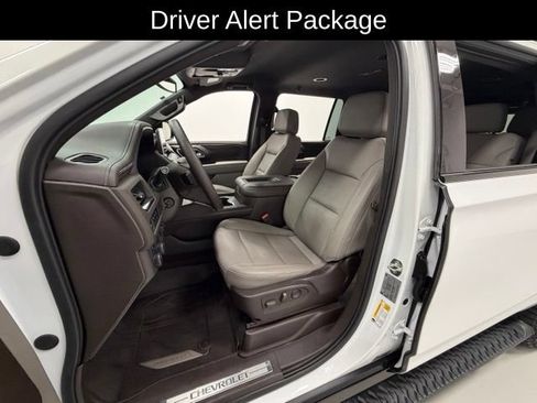 Certified 2023 Chevrolet Suburban Z71 w/ Luxury Package AWD/4WD image 8