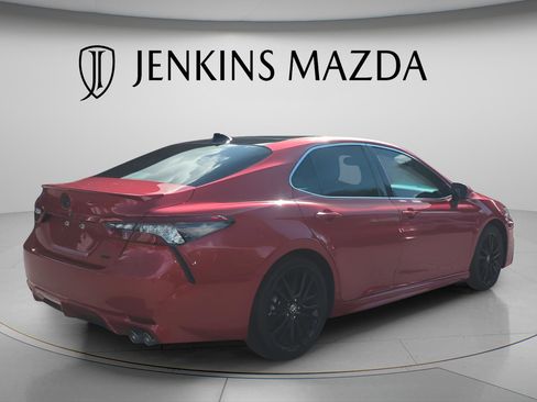 Used 2022 Toyota Camry XSE FWD image 7