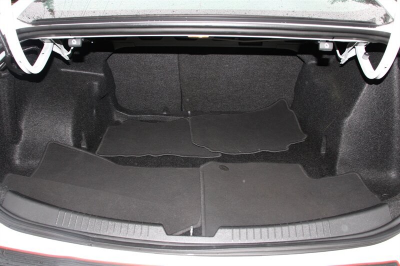Used 2020 Chevrolet Malibu LT FWD image 17