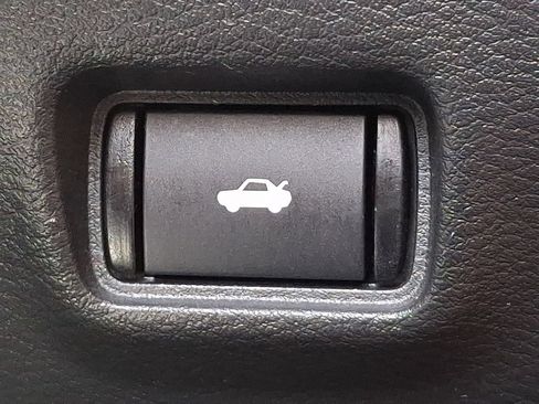Used 2025 Nissan Sentra SR FWD image 25