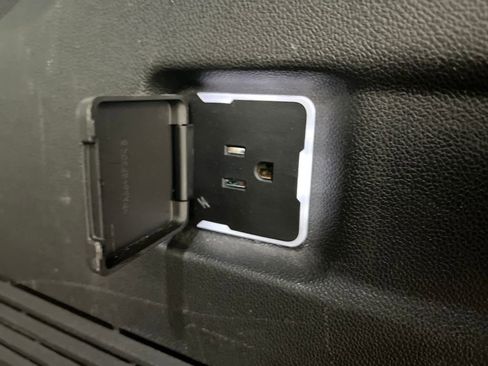 Used 2024 Chevrolet Suburban RST image 39