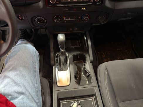 Used 2023 Nissan Frontier SV image 23