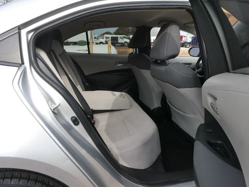 Used 2021 Toyota Corolla LE image 24