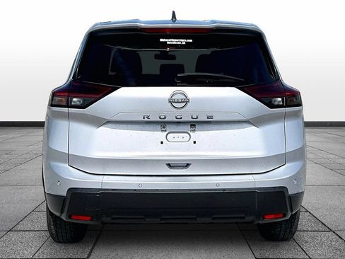 Used 2024 Nissan Rogue S FWD image 4