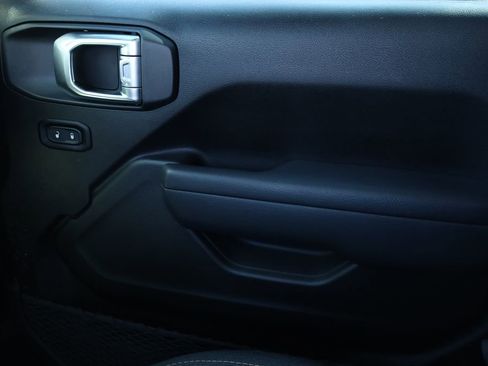 Used 2025 Jeep Gladiator Willys image 12