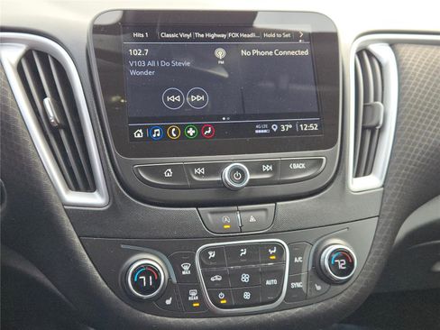 Used 2024 Chevrolet Malibu LT image 28