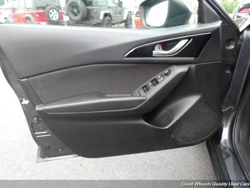 Used 2016 MAZDA MAZDA3 i Sport FWD image 24