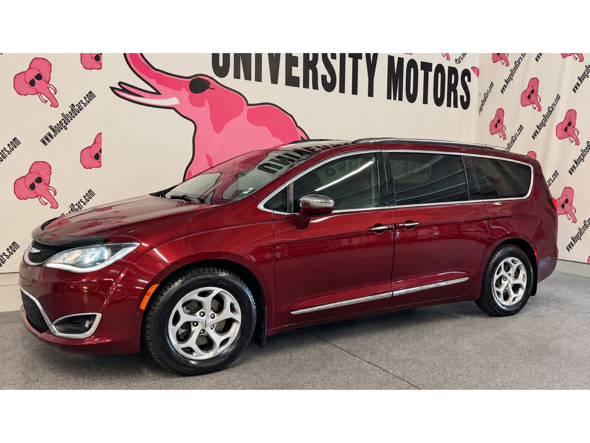 Used 2019 Chrysler Pacifica Limited w/ Tire & Wheel Group FWD image 6