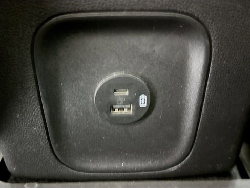 Used 2021 Ford Escape Titanium image 27