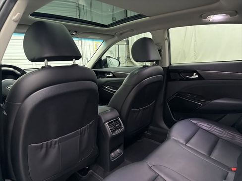 Used 2020 Kia Cadenza Limited image 19