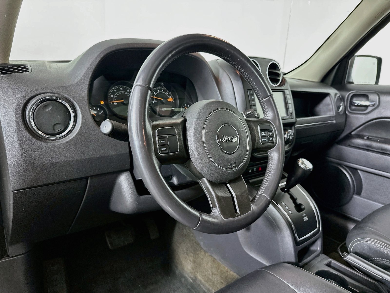 Used 2017 Jeep Patriot High Altitude AWD/4WD image 9