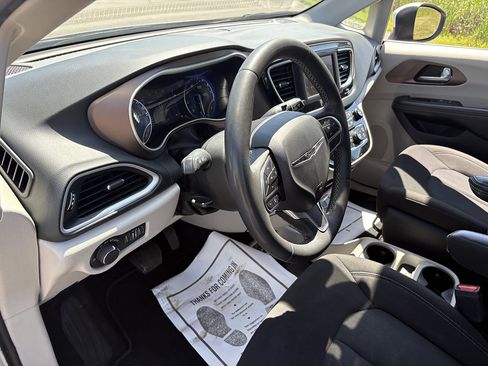 Used 2023 Chrysler Voyager LX FWD image 29