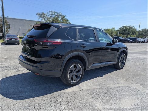 Used 2025 Nissan Rogue SV FWD image 7
