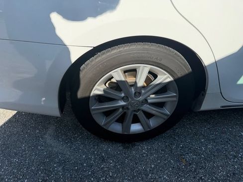 Used 2014 Toyota Camry XLE FWD image 14