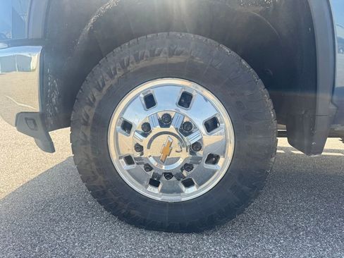Used 2025 Chevrolet Silverado 3500 LT w/ Safety Package AWD/4WD image 9