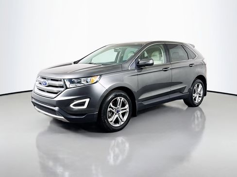 Used 2017 Ford Edge Titanium w/ Technology Package FWD image 4