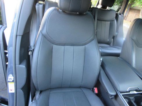 Used 2025 Land Rover Range Rover SE AWD/4WD image 30