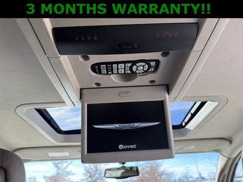 Used 2016 Chrysler Town & Country Touring-L image 39