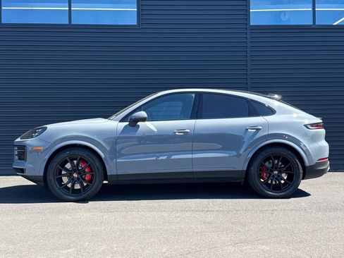 Certified 2026 Porsche Cayenne S AWD/4WD image 3