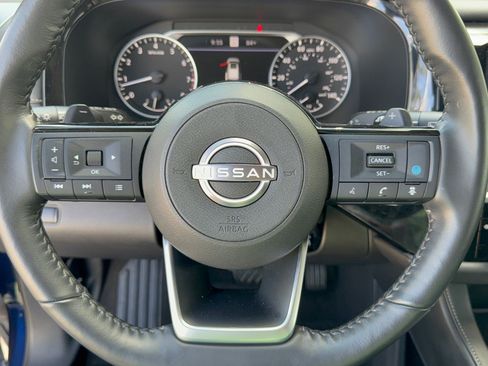 Used 2025 Nissan Pathfinder SL AWD/4WD image 10