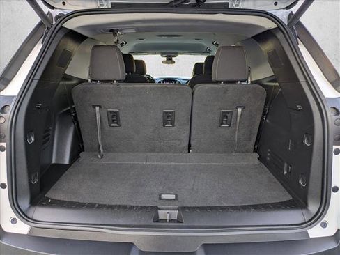 Used 2020 Chevrolet Traverse LT image 6