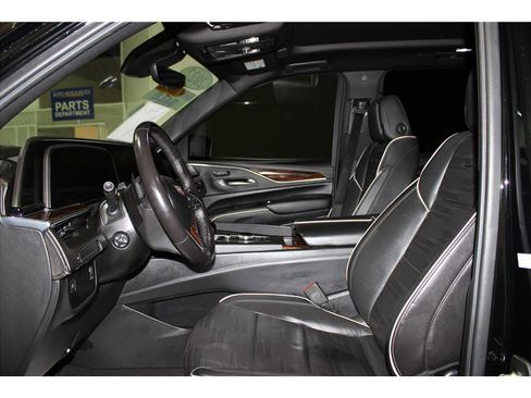 Used 2022 Cadillac Escalade ESV Premium Luxury image 11