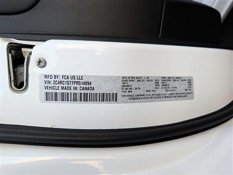 Used 2023 Chrysler Pacifica Limited w/ S Appearance Package FWD image 33