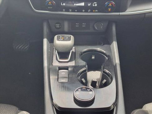 Used 2025 Nissan Rogue SV AWD/4WD image 12